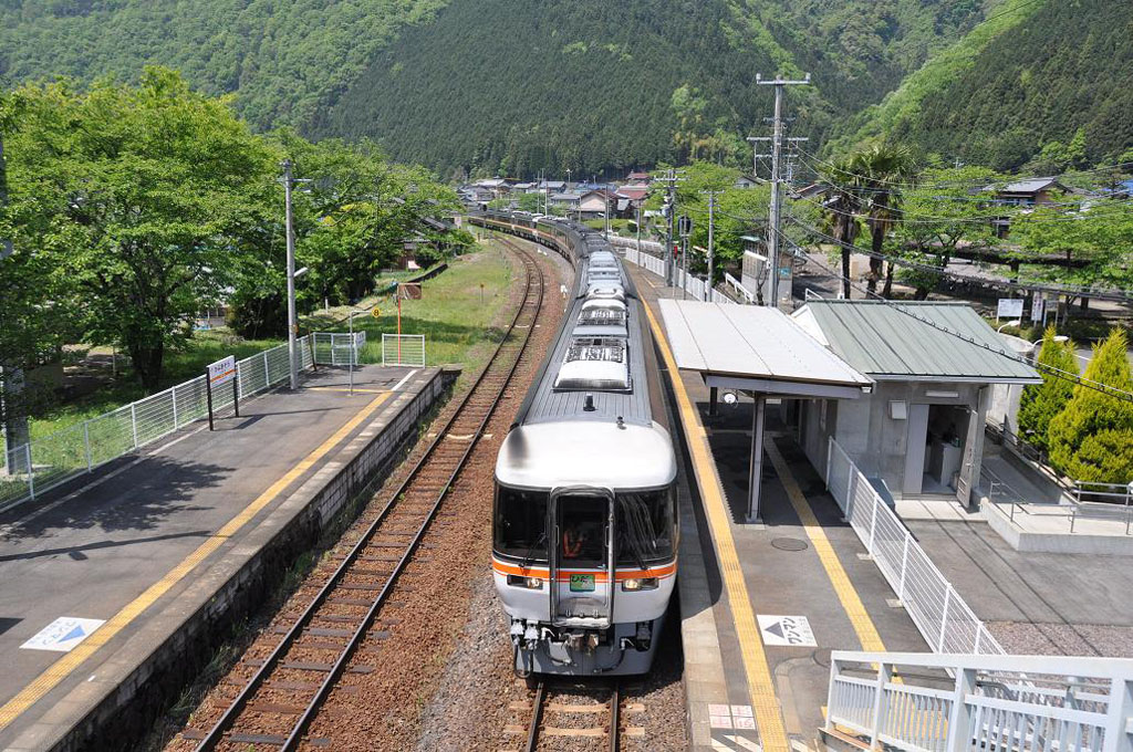 JR東海キハ85系 [AGUI NET]